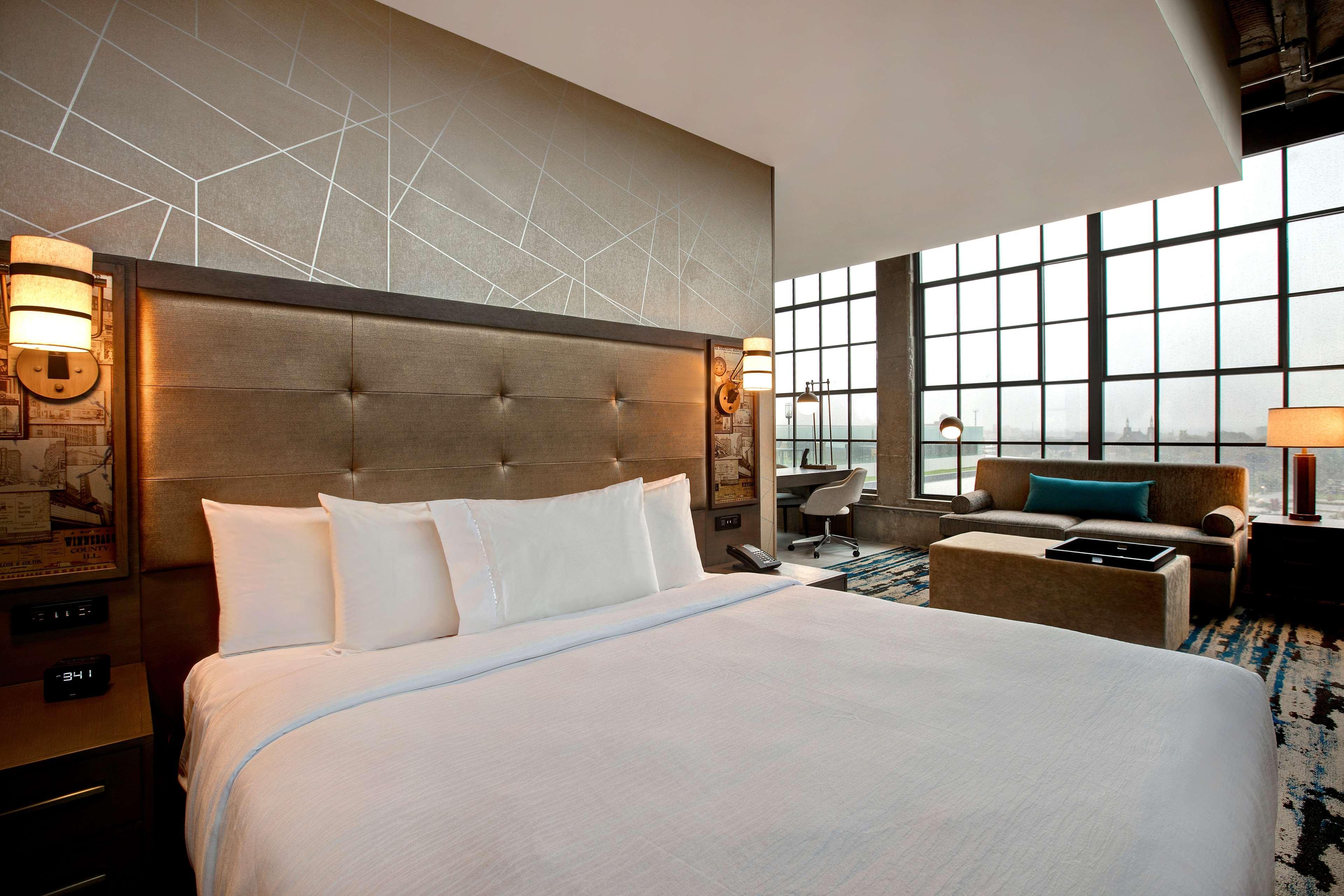 Embassy Suites By Hilton Rockford Riverfront Eksteriør billede