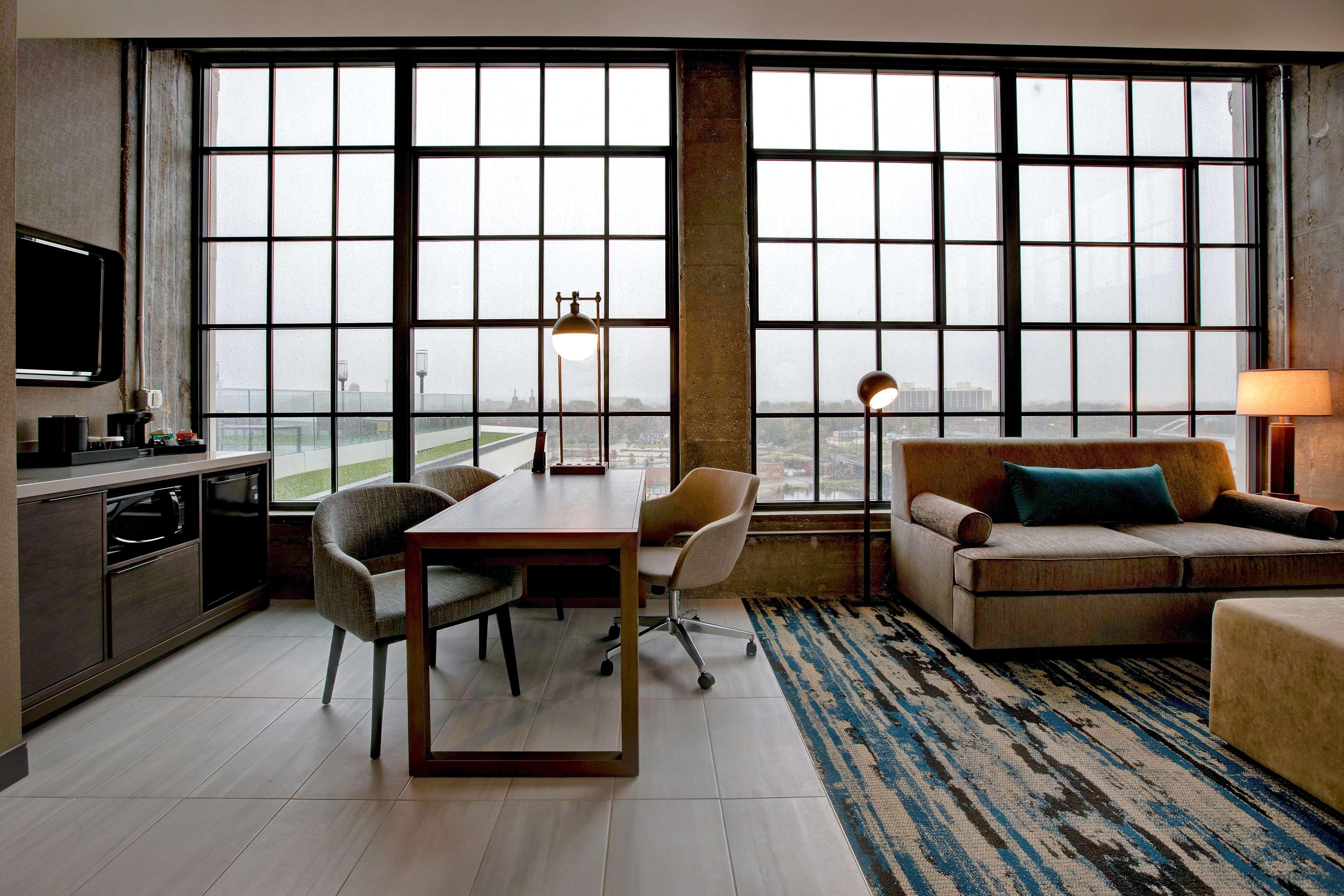 Embassy Suites By Hilton Rockford Riverfront Eksteriør billede