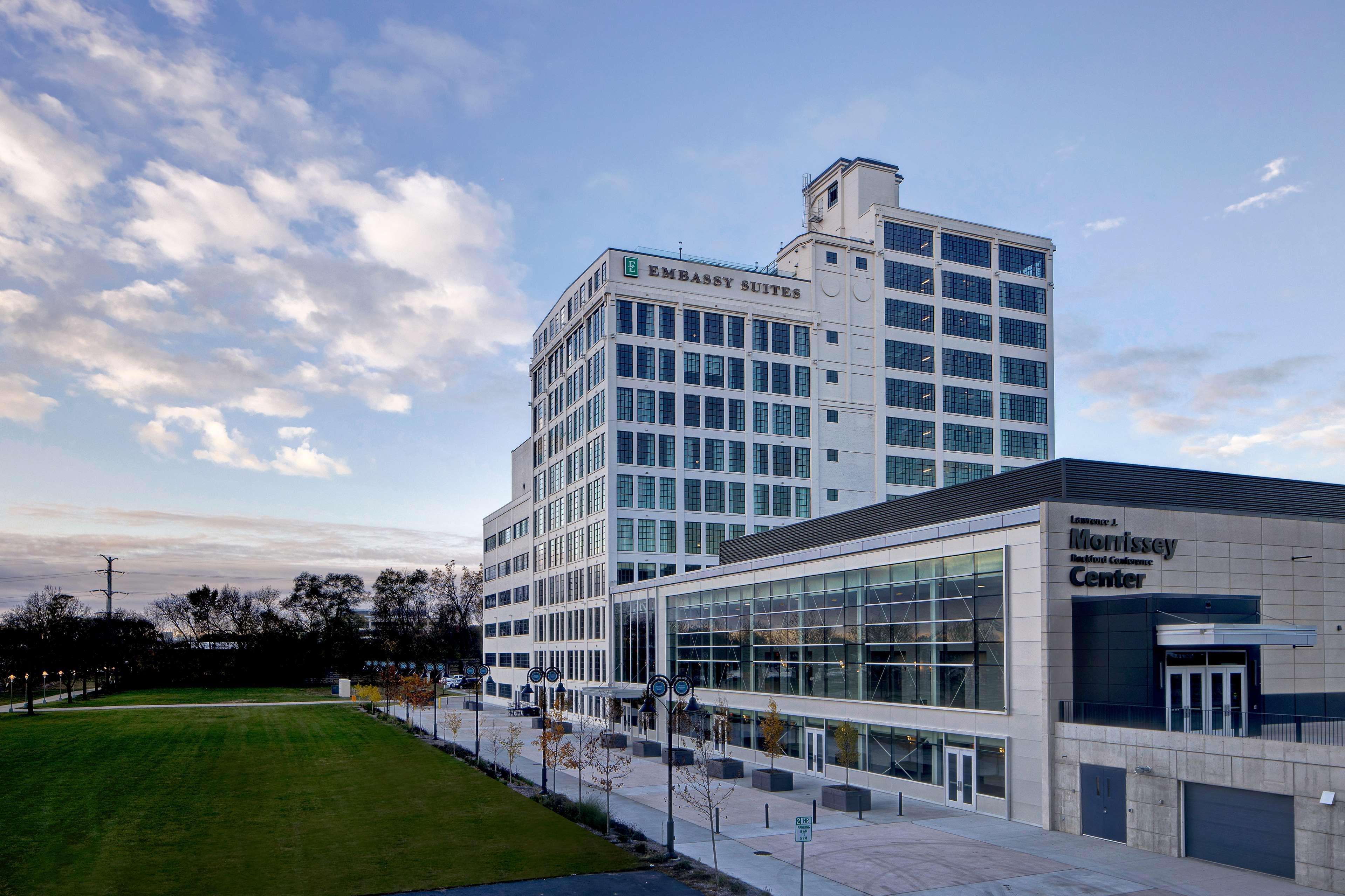 Embassy Suites By Hilton Rockford Riverfront Eksteriør billede