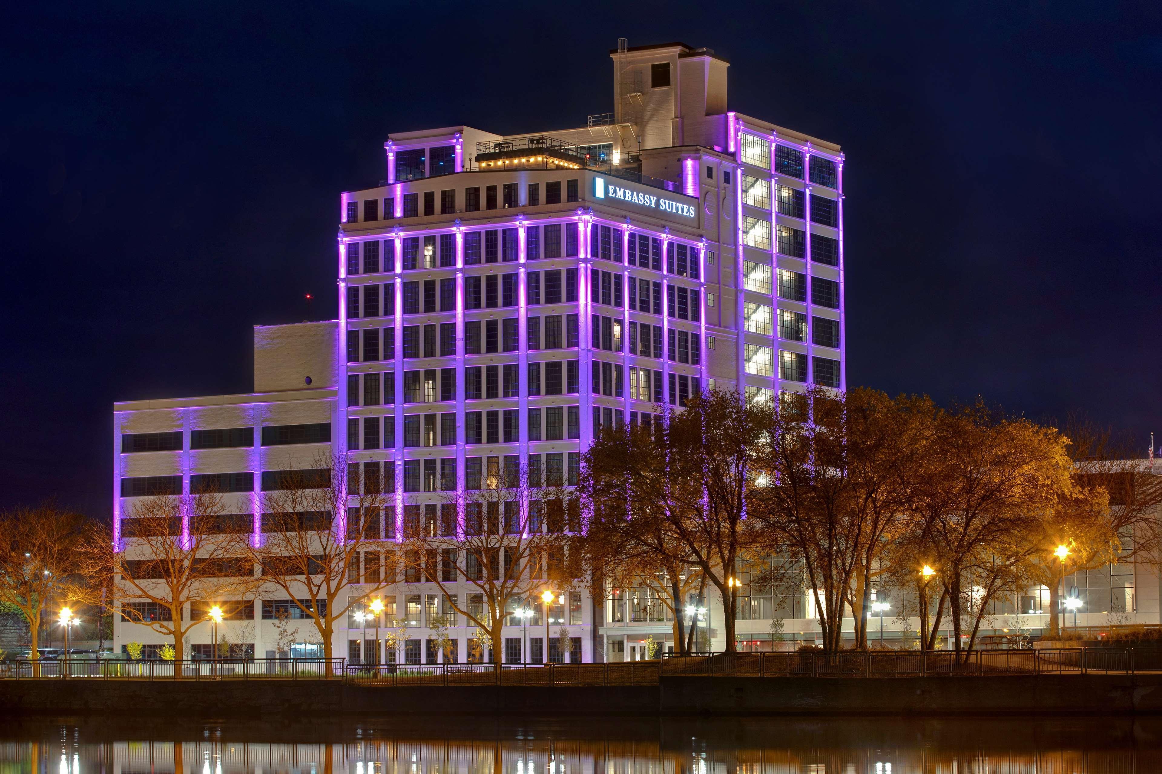Embassy Suites By Hilton Rockford Riverfront Eksteriør billede
