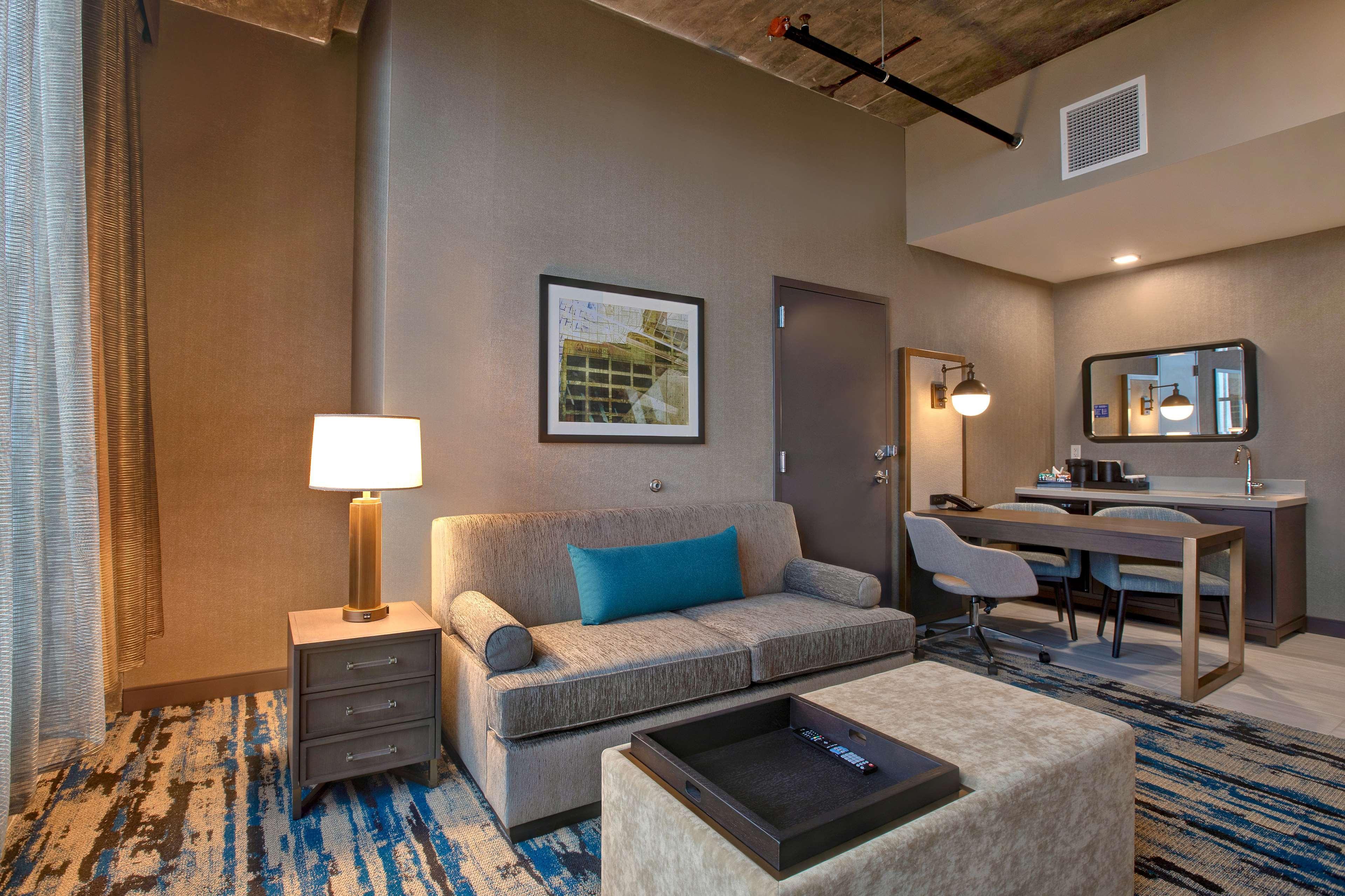 Embassy Suites By Hilton Rockford Riverfront Eksteriør billede