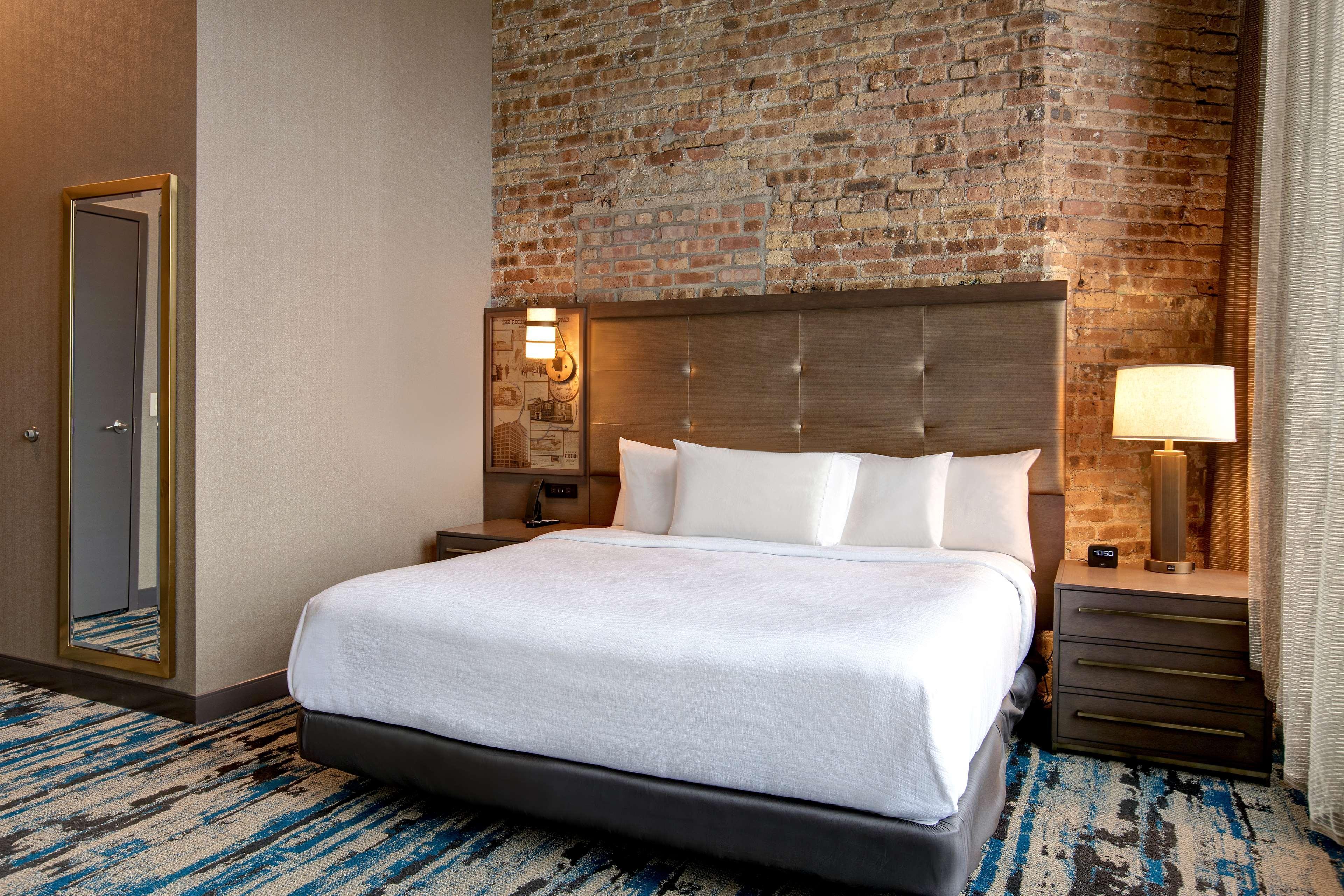 Embassy Suites By Hilton Rockford Riverfront Eksteriør billede