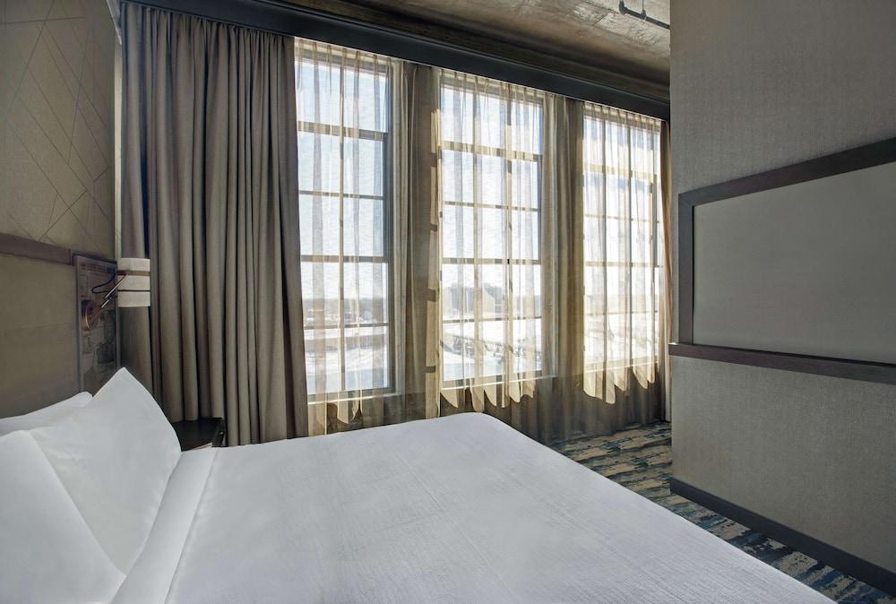 Embassy Suites By Hilton Rockford Riverfront Eksteriør billede