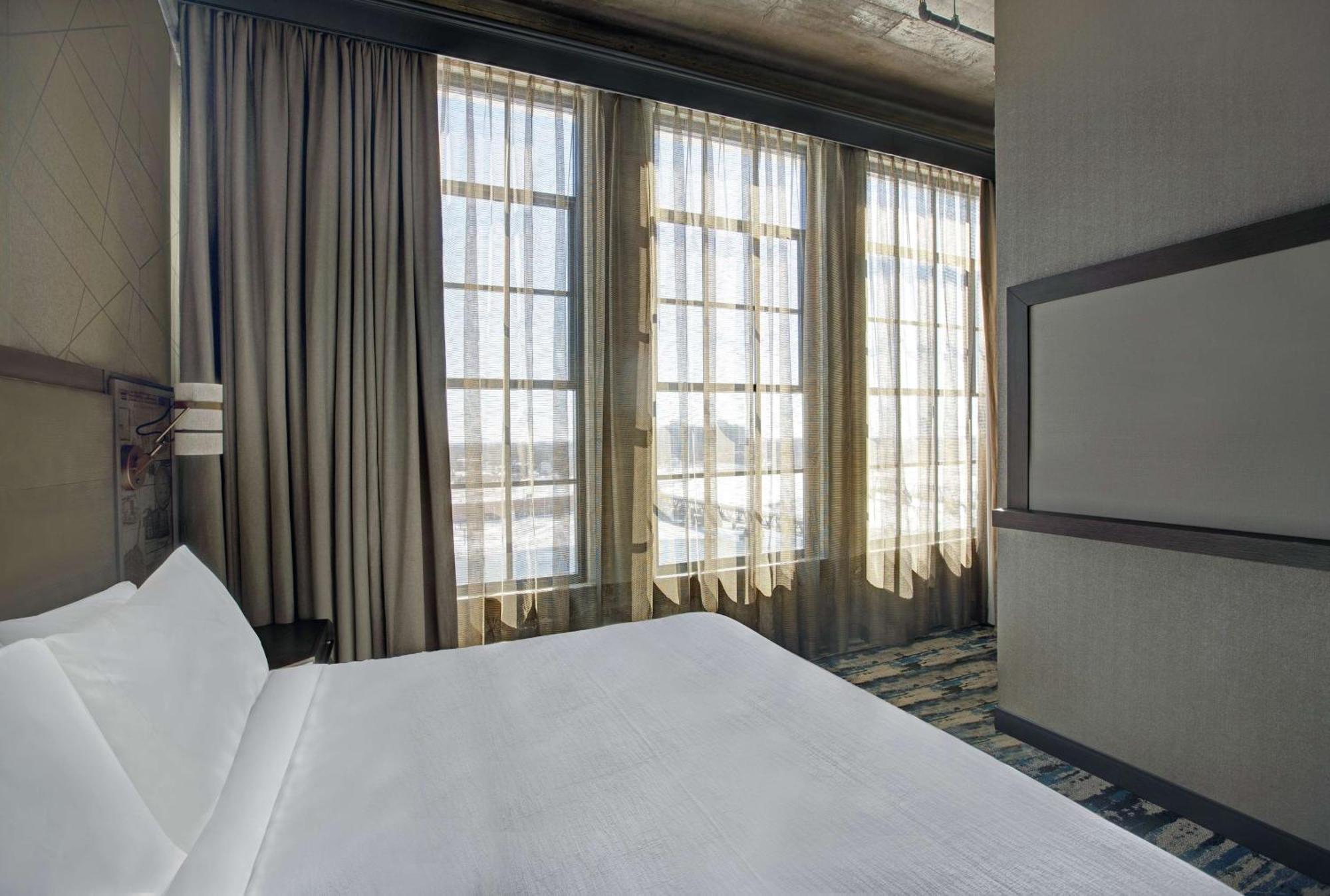 Embassy Suites By Hilton Rockford Riverfront Eksteriør billede