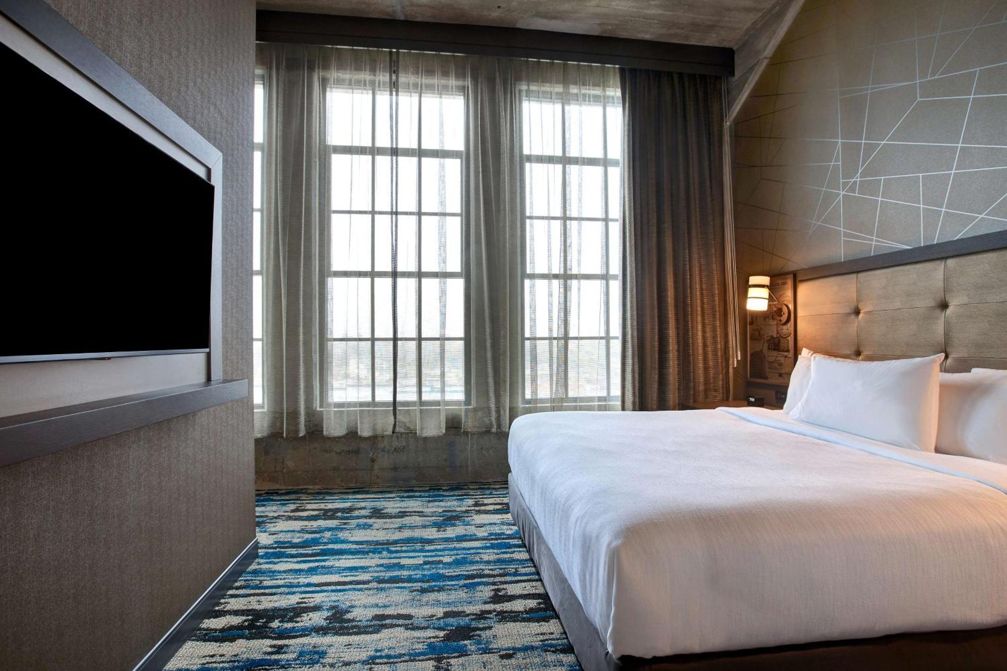 Embassy Suites By Hilton Rockford Riverfront Eksteriør billede