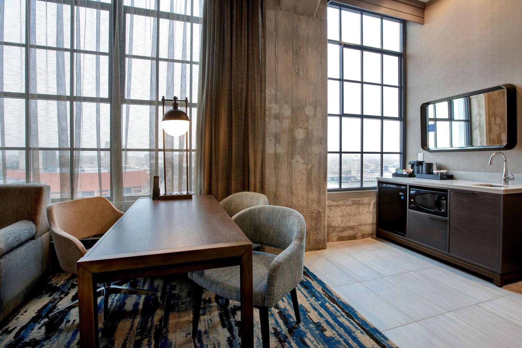 Embassy Suites By Hilton Rockford Riverfront Eksteriør billede