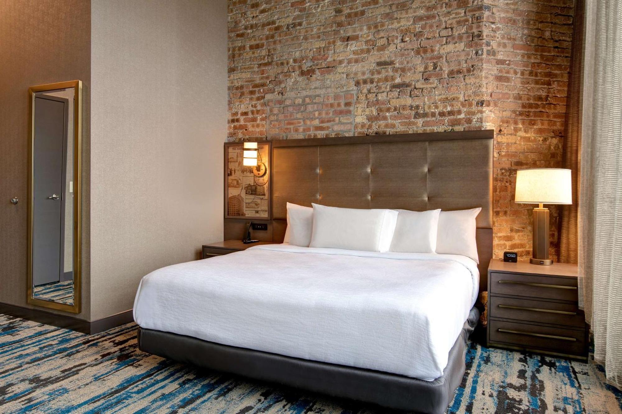 Embassy Suites By Hilton Rockford Riverfront Eksteriør billede